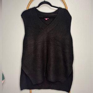 Vince Camuto Preppy sweater vest in black